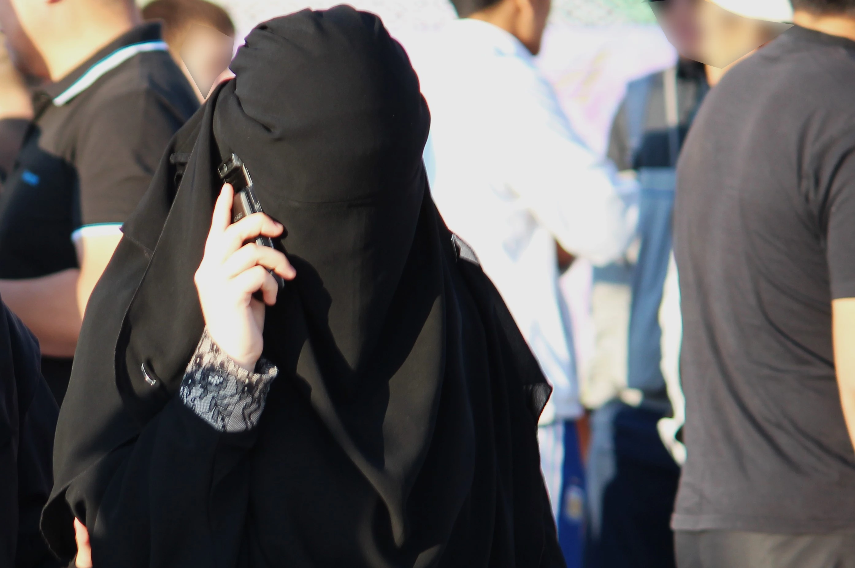 В Казахстане официально запретили скрывать лицо в общественных местах